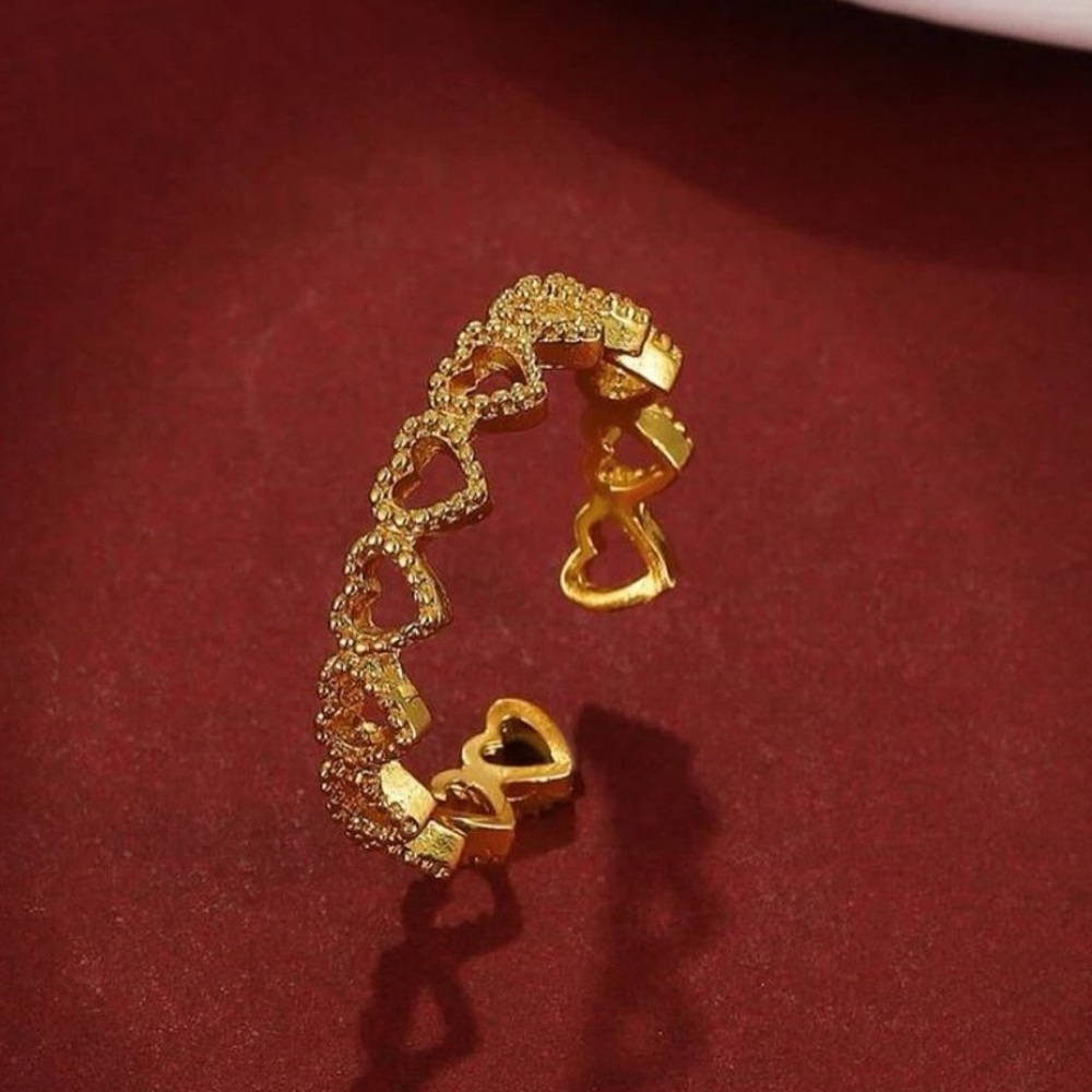 Gold heart ring